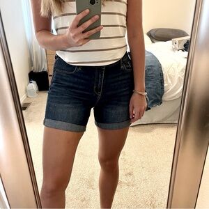 SHORTS • medium wash